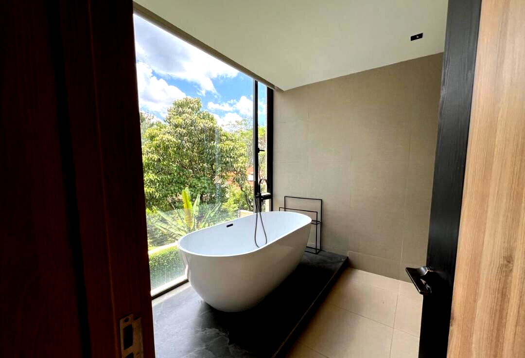 5-Ensuite Townhouse with Two Kitchens & DSQ - Lavington