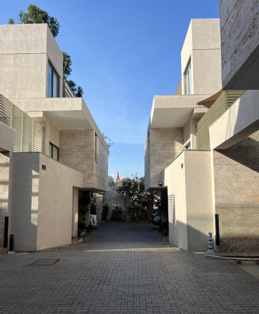 5-Ensuite Townhouse with Two Kitchens & DSQ - Lavington