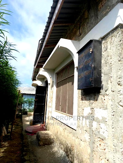 10bdrm Bungalow in Bamburi for Sale - Image 1