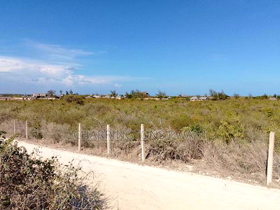 16 Acres Ideal for Villa or Hotel in Watamu - Image 4