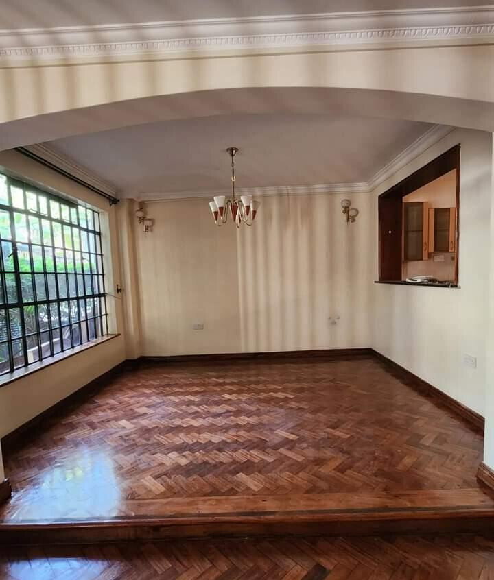 Pet-Friendly 5-Ensuite Townhouse with DSQ - Lavington