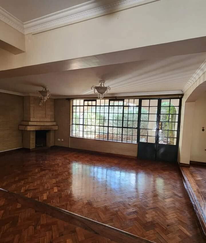 Pet-Friendly 5-Ensuite Townhouse with DSQ - Lavington