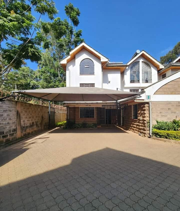 Pet-Friendly 5-Ensuite Townhouse with DSQ - Lavington