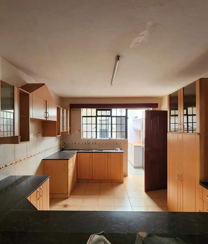 Pet-Friendly 5-Ensuite Townhouse with DSQ - Lavington