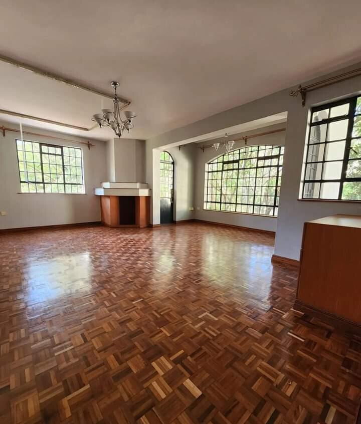 Pet-Friendly 5-Ensuite Townhouse with DSQ - Lavington