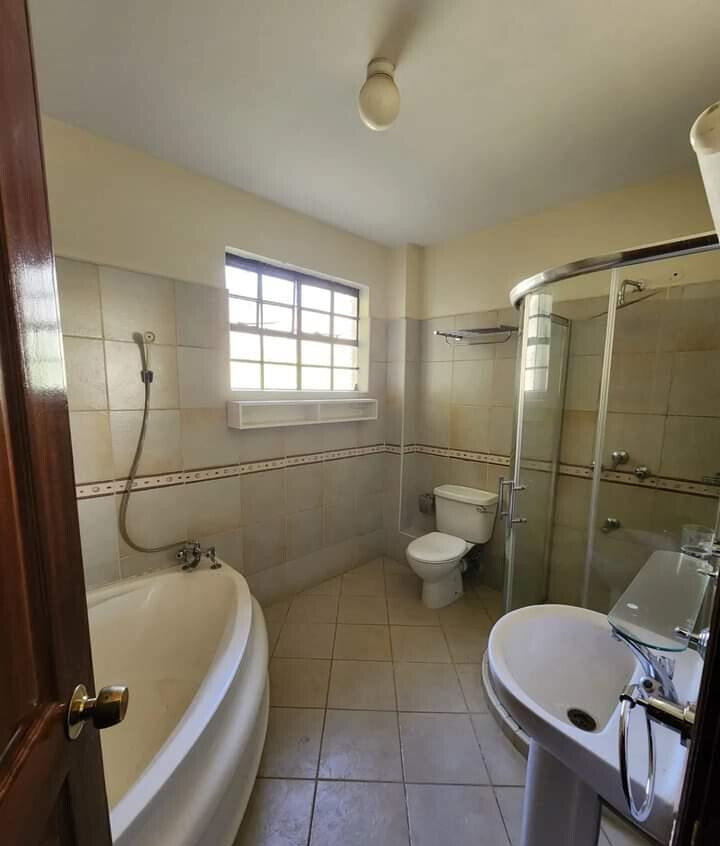 Pet-Friendly 5-Ensuite Townhouse with DSQ - Lavington