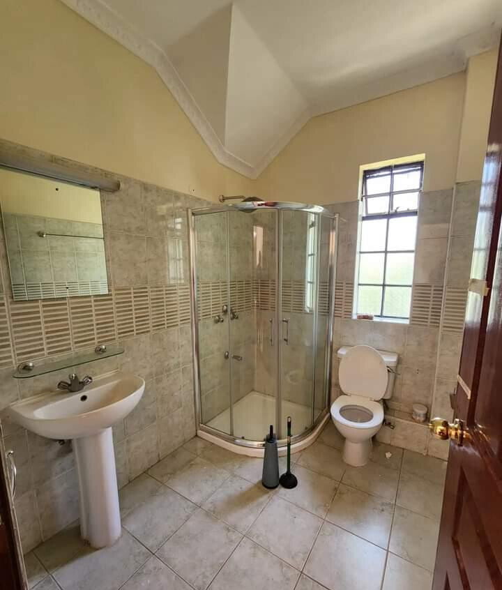 Pet-Friendly 5-Ensuite Townhouse with DSQ - Lavington