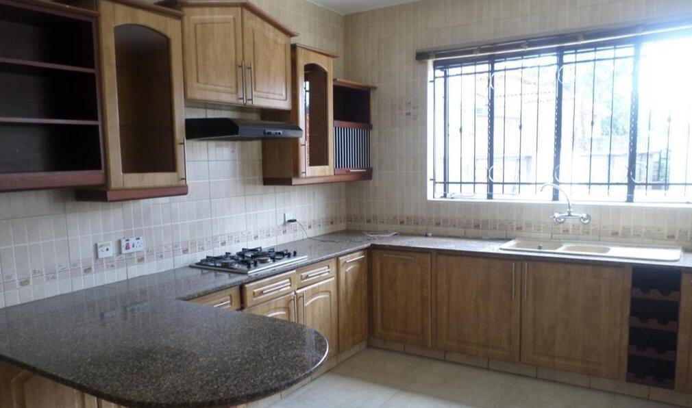 4BR Townhouse with Pool & Borehole - Westlands Gated Community