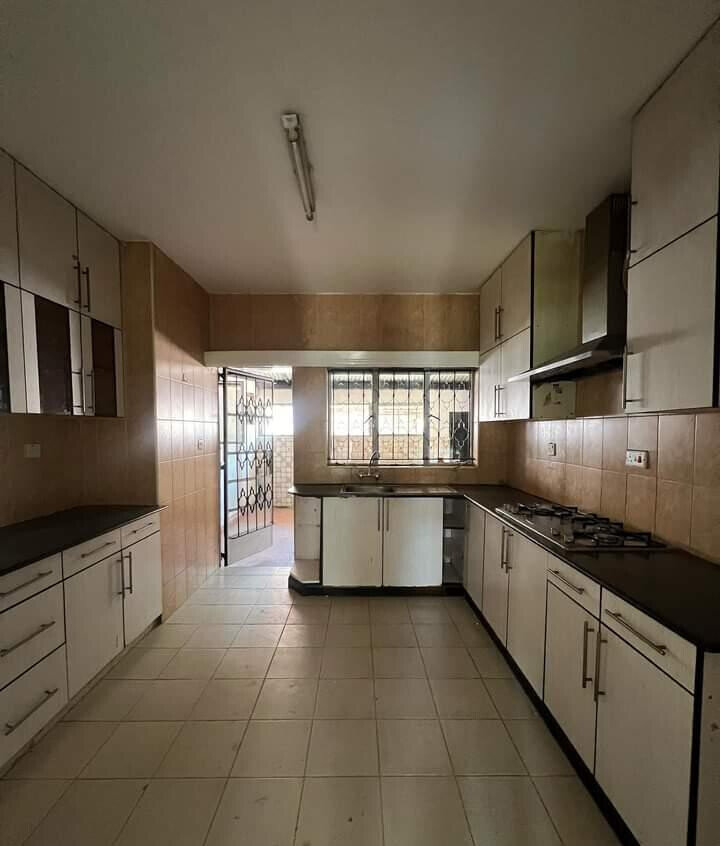 4BR Townhouse with DSQ in Serene Gated Community - Kileleshwa