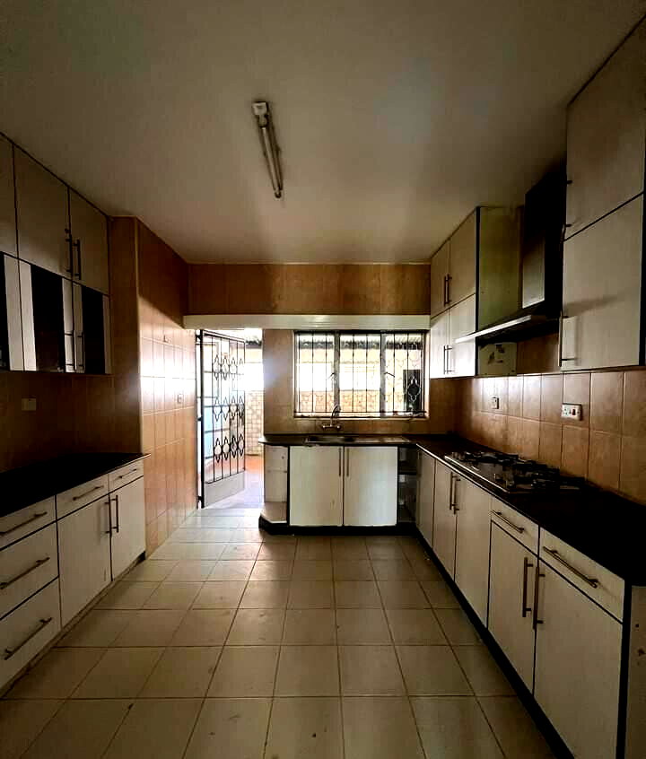 4BR Townhouse with DSQ in Serene Gated Community - Kileleshwa