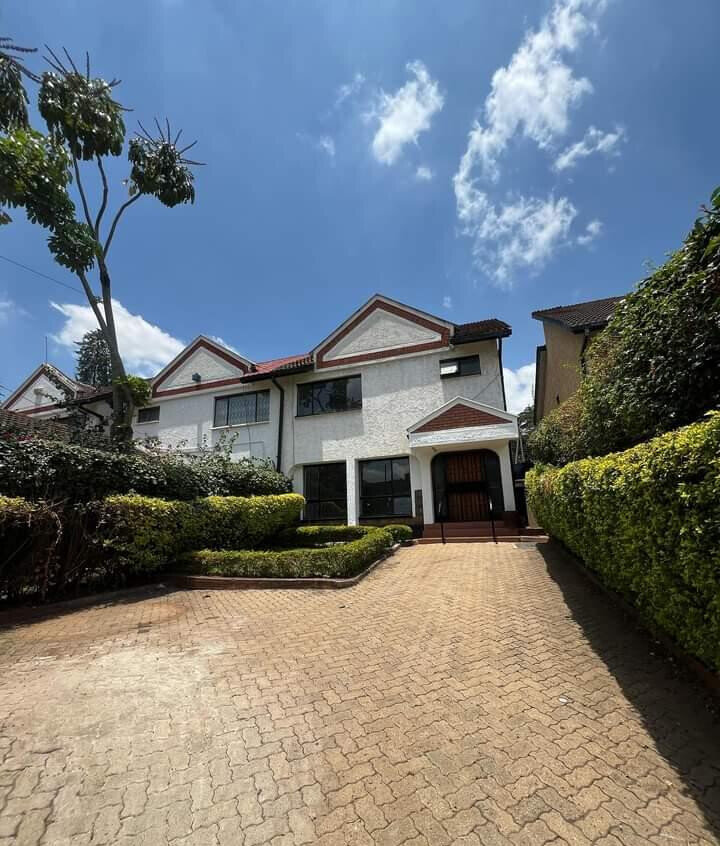4BR Townhouse with DSQ in Serene Gated Community - Kileleshwa
