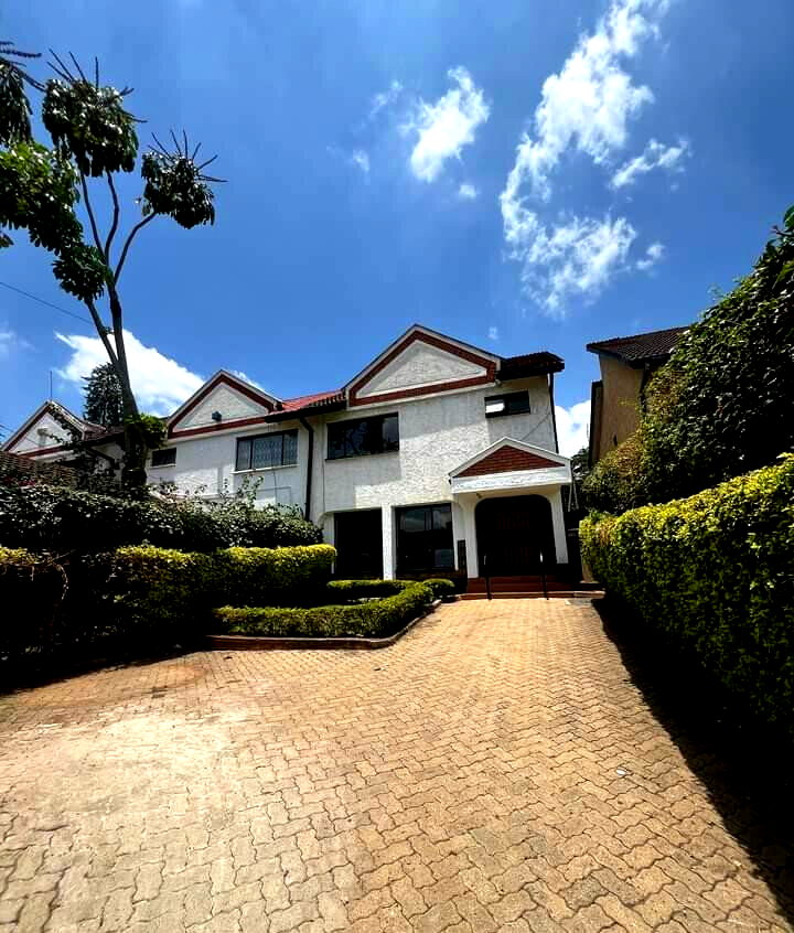 4BR Townhouse with DSQ in Serene Gated Community - Kileleshwa