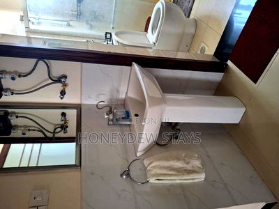 3bdrm Apartment in Best Home Apartment, Gateway Mall Area for sale - Image 10
