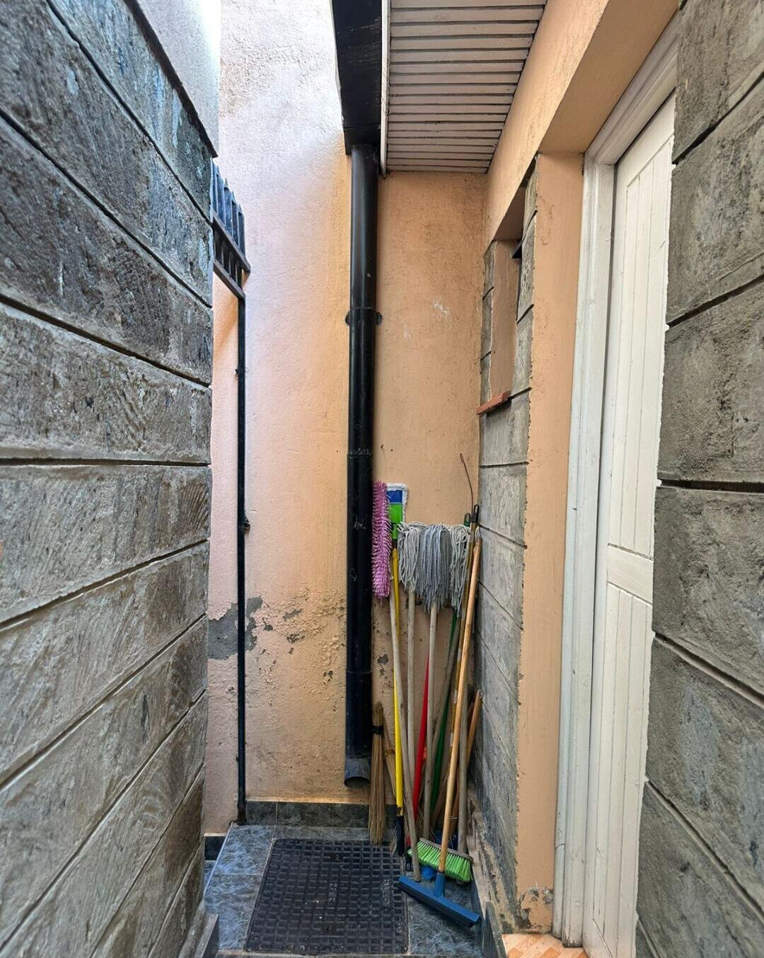 4-Bedroom Maisonette with Downstairs Ensuite - South B