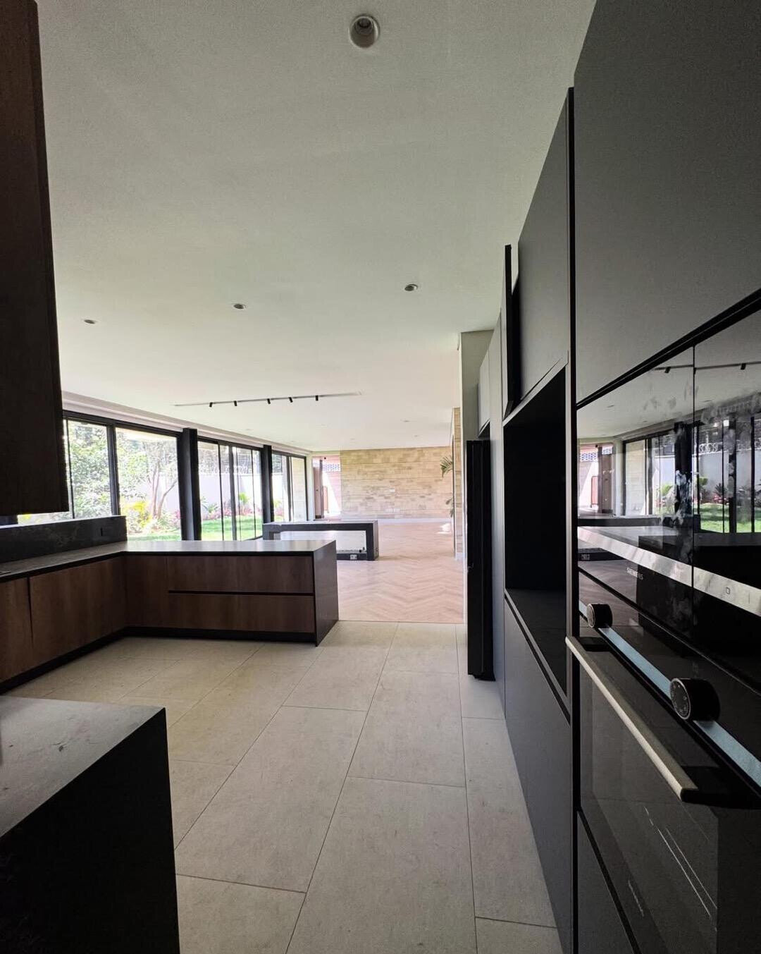 5-Ensuite Townhouse with DSQ & Backup Systems - Kyuna