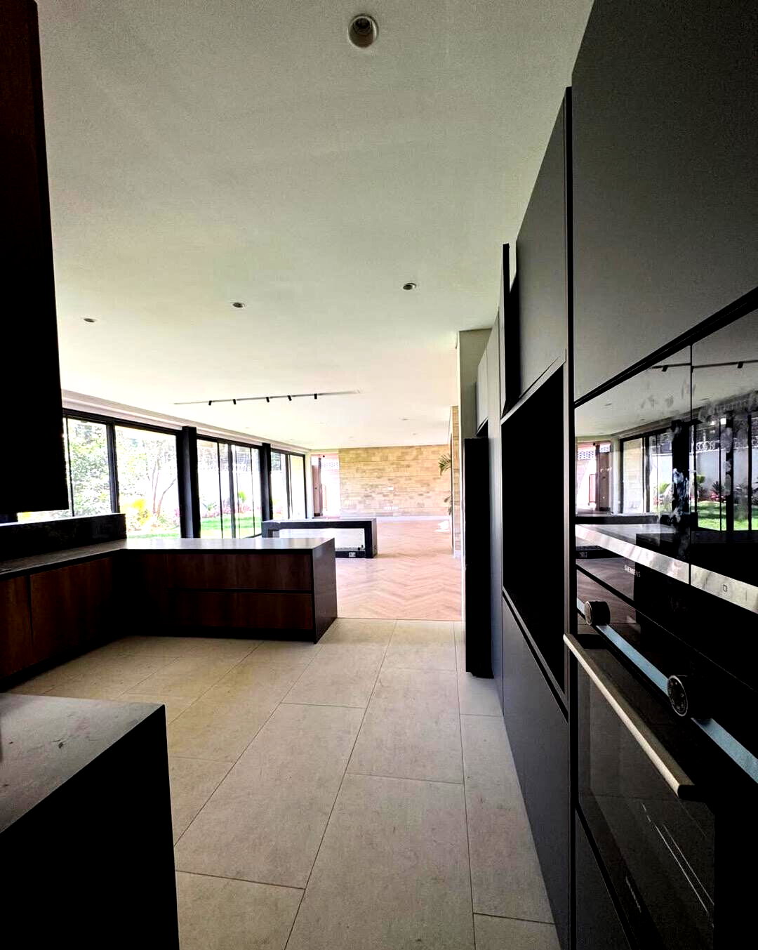 5-Ensuite Townhouse with DSQ & Backup Systems - Kyuna