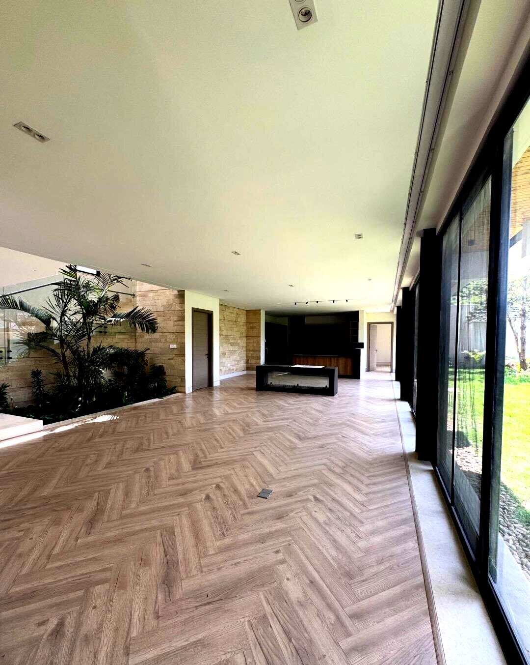 5-Ensuite Townhouse with DSQ & Backup Systems - Kyuna