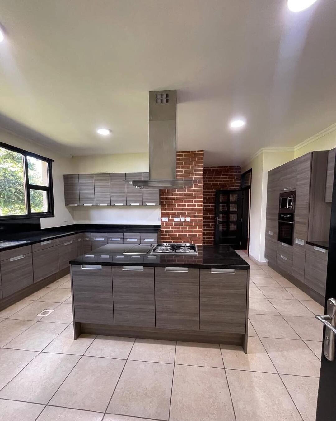 5-Ensuite Townhouse with Lake & DSQ on Half-Acre – Karen