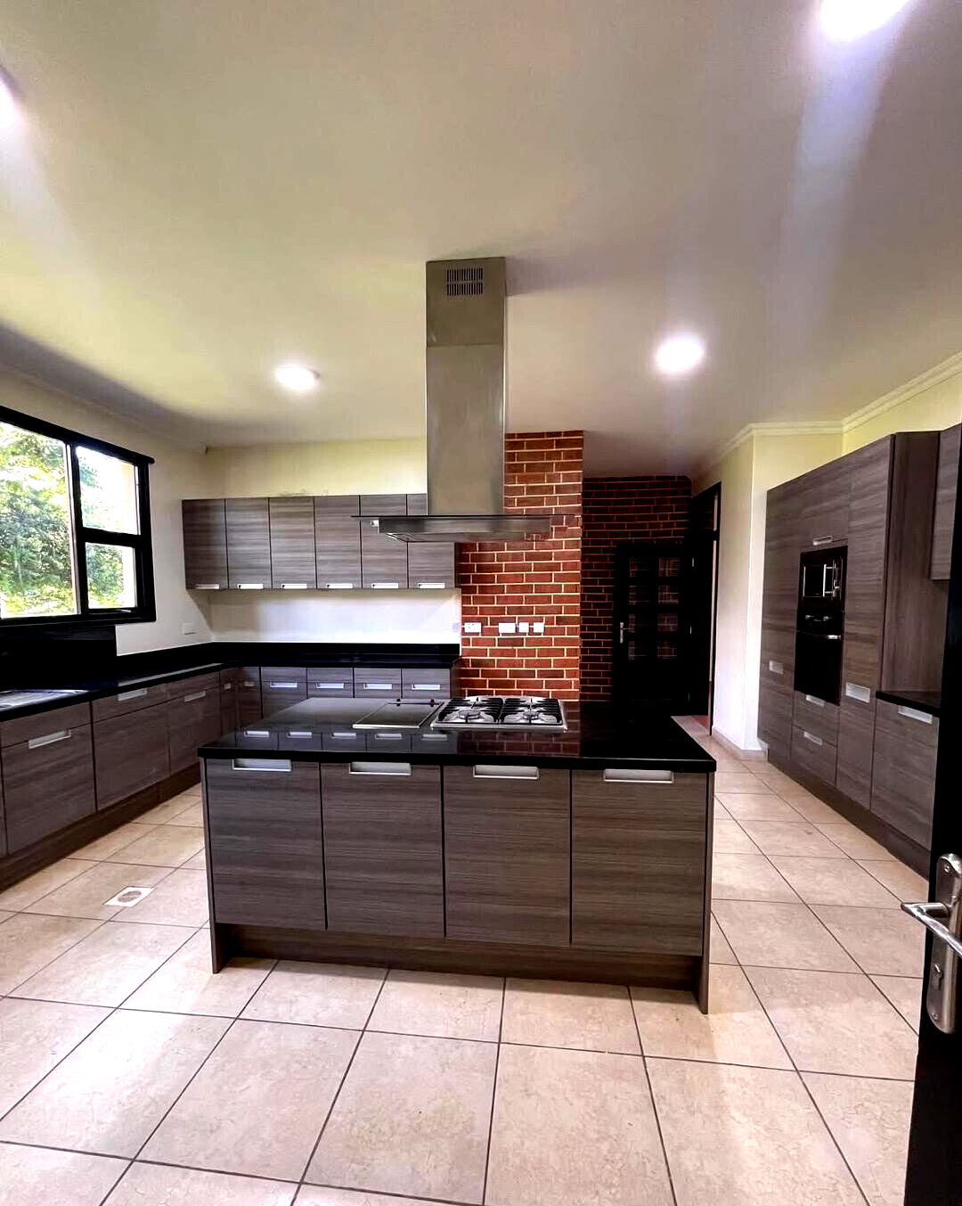 5-Ensuite Townhouse with Lake & DSQ on Half-Acre – Karen