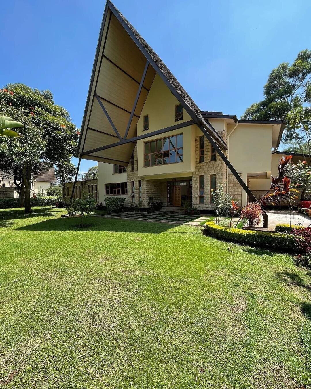 5-Ensuite Townhouse with Lake & DSQ on Half-Acre – Karen