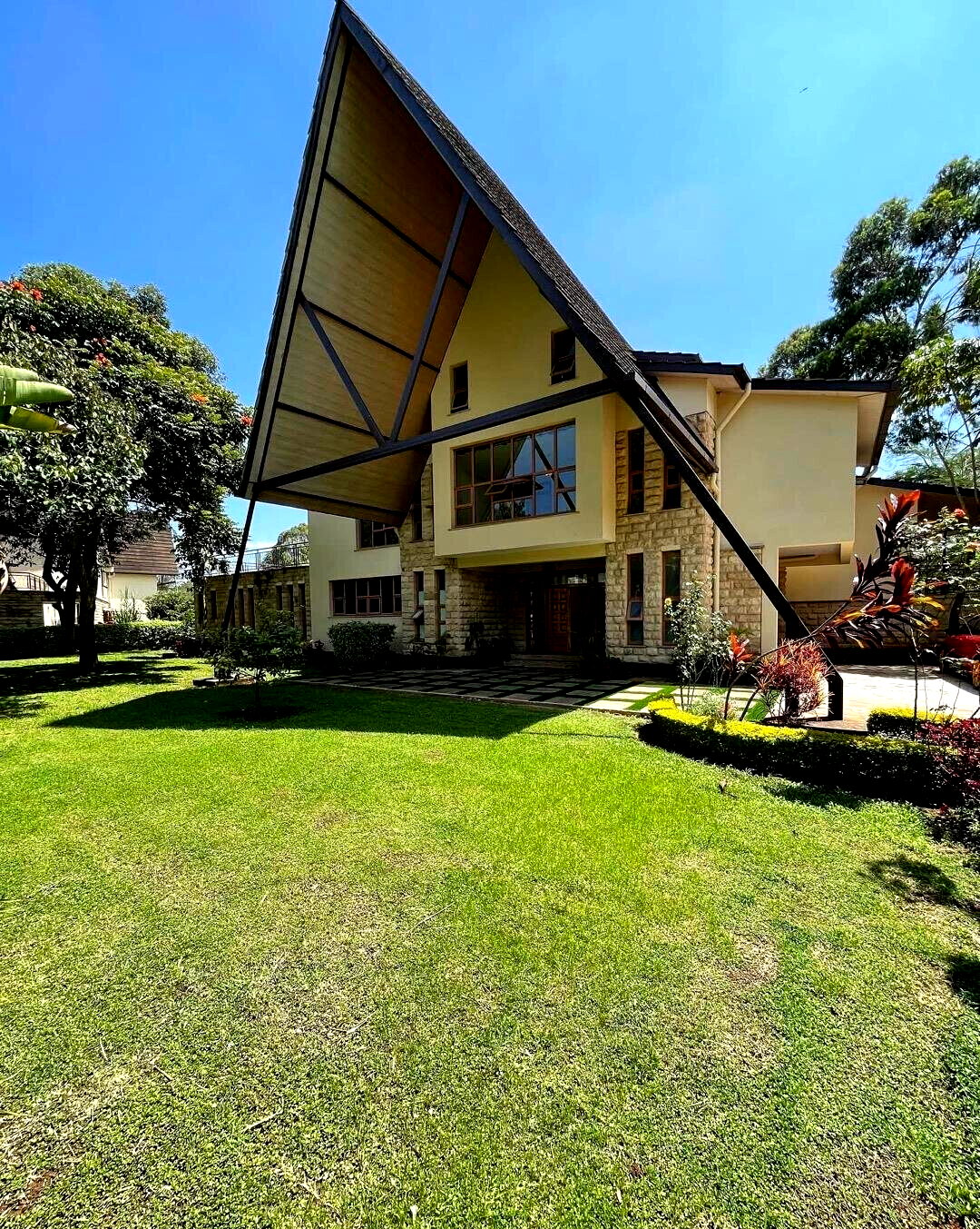 5-Ensuite Townhouse with Lake & DSQ on Half-Acre – Karen