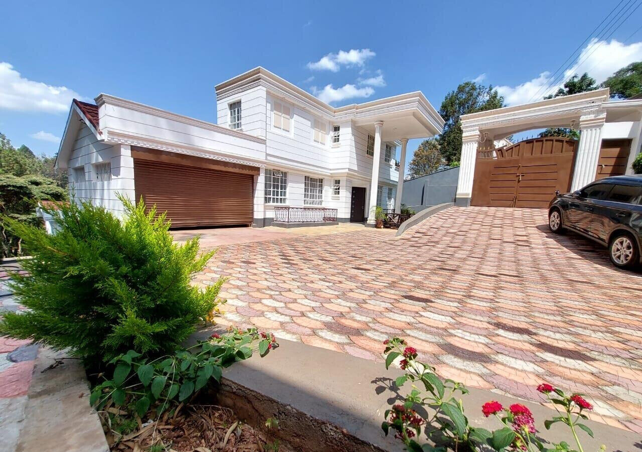 5-Bedroom Mansion with Guest Wing on Half-Acre - Kitisuru