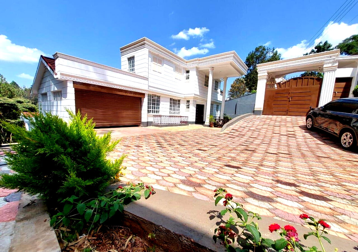 5-Bedroom Mansion with Guest Wing on Half-Acre - Kitisuru