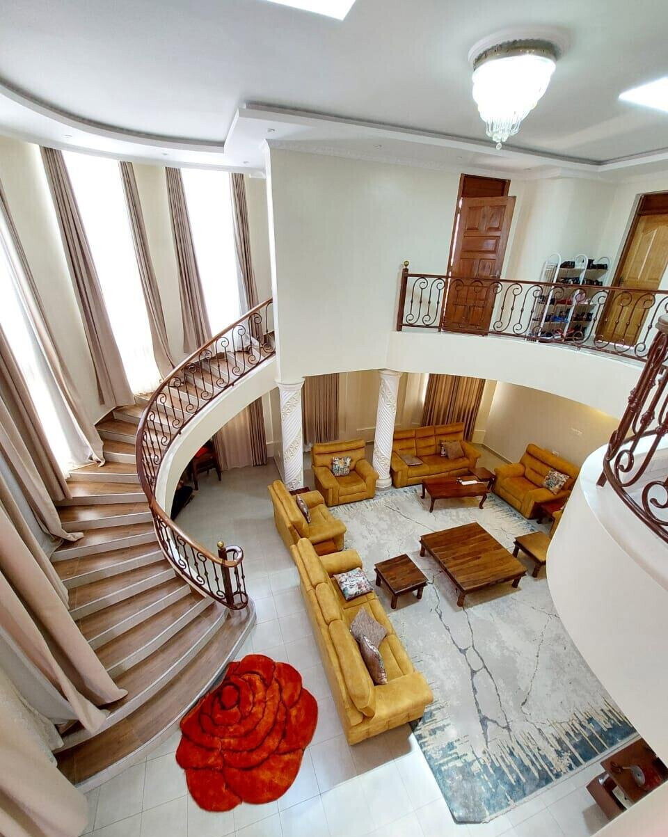 5-Bedroom Mansion with Guest Wing on Half-Acre - Kitisuru