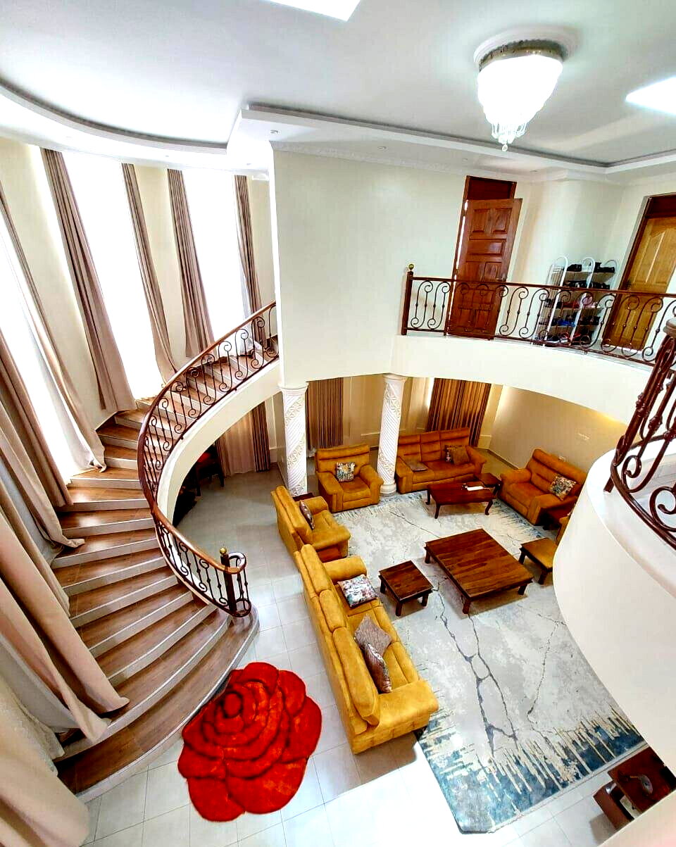 5-Bedroom Mansion with Guest Wing on Half-Acre - Kitisuru