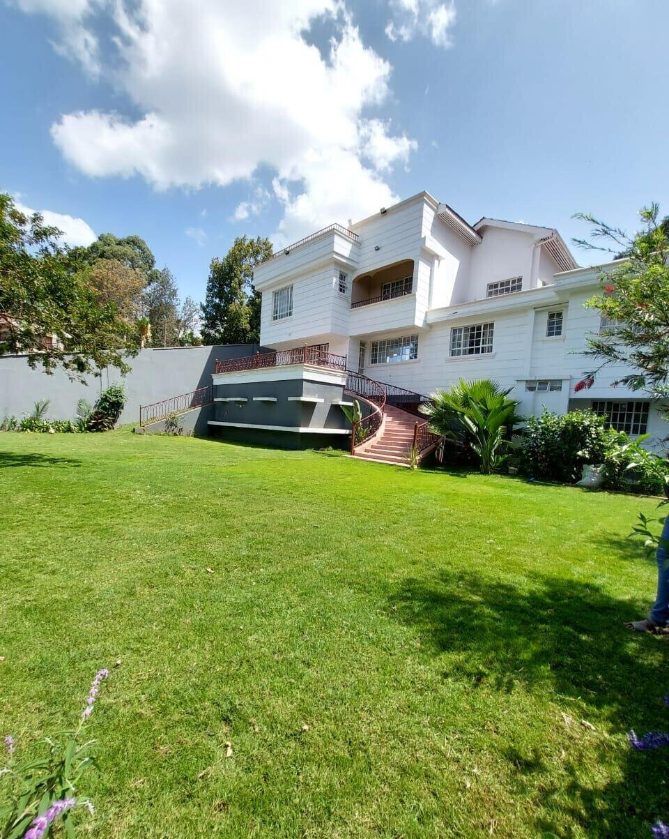 5-Bedroom Mansion with Guest Wing on Half-Acre - Kitisuru