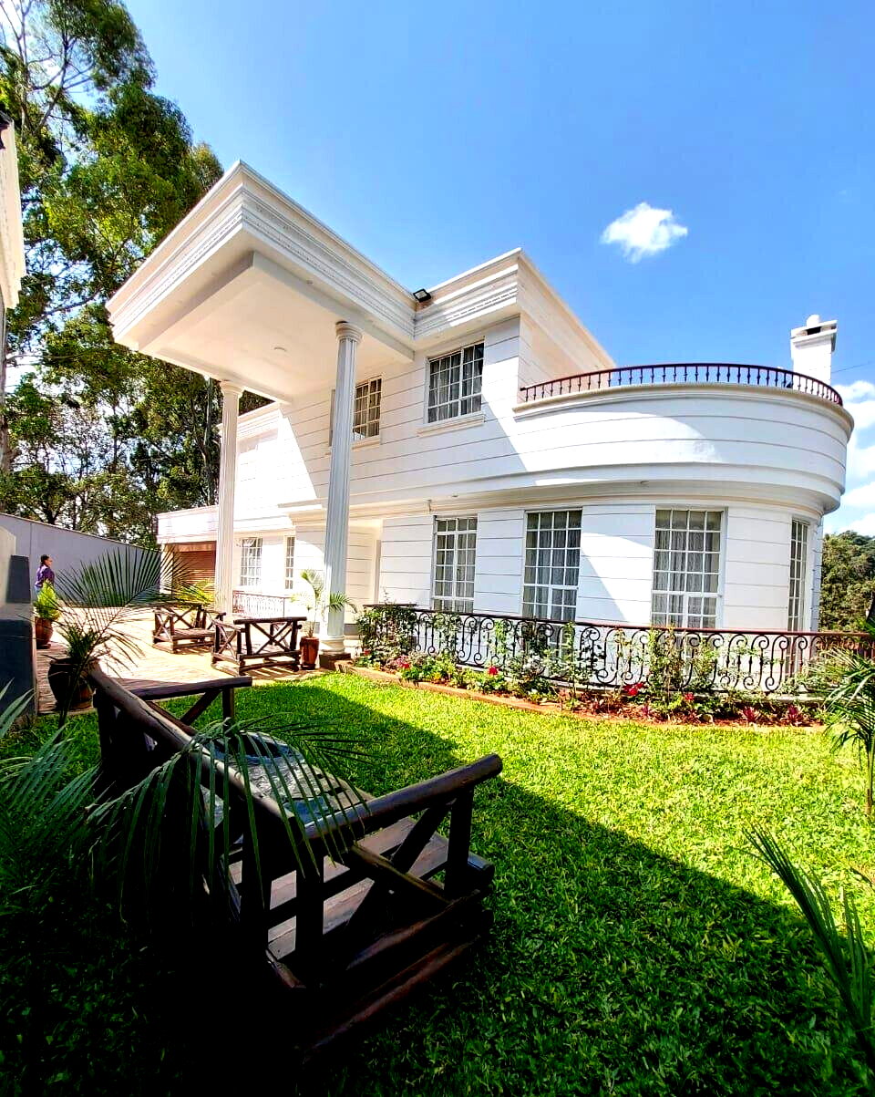 5-Bedroom Mansion with Guest Wing on Half-Acre - Kitisuru