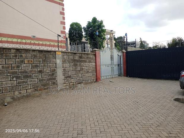 2bdrm Apartment in Olivin Kiamunyi, Menengai West for sale