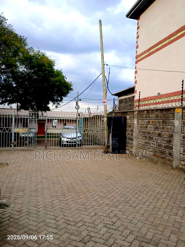 2bdrm Apartment in Olivin Kiamunyi, Menengai West for sale