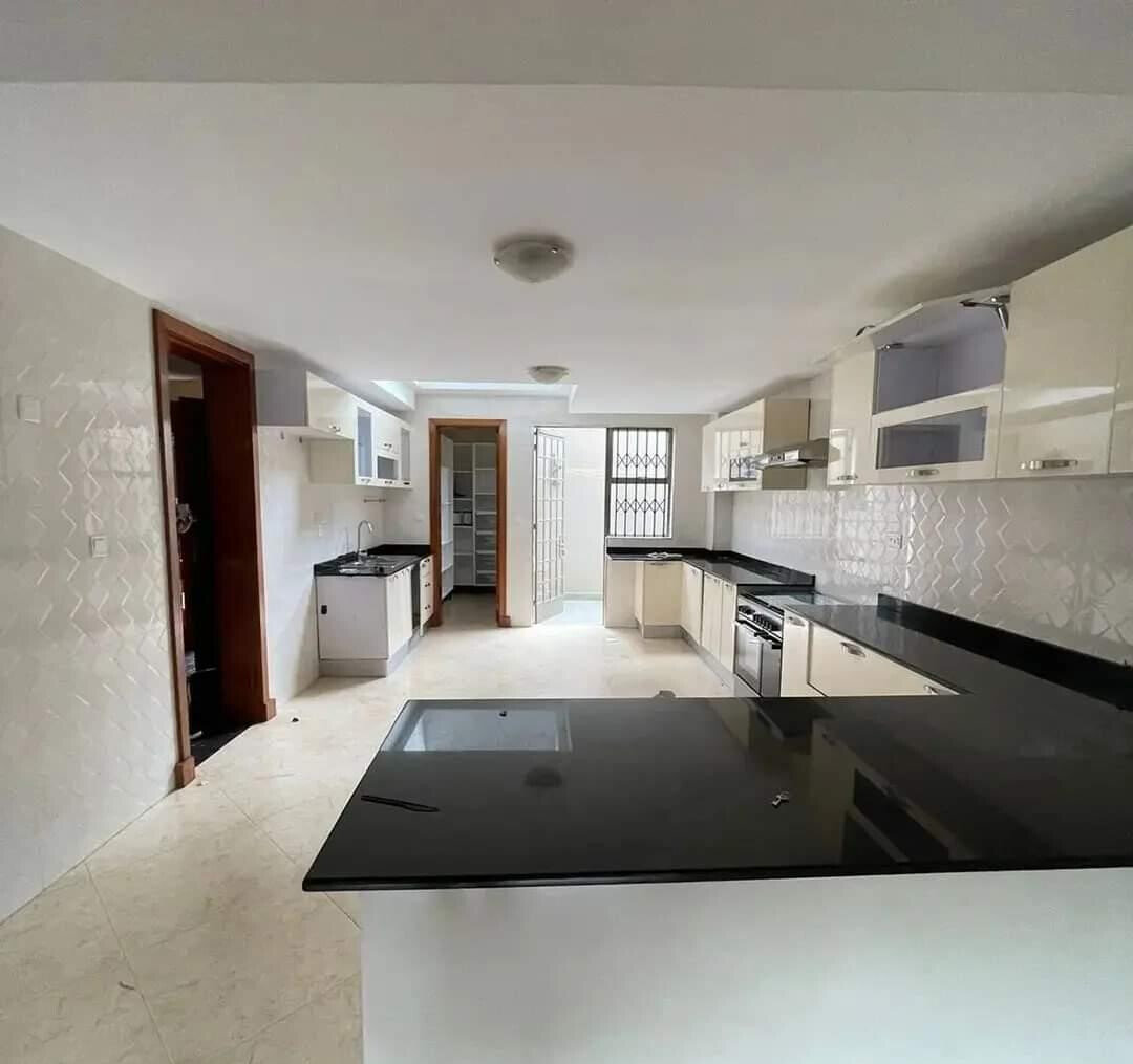 5-Ensuite Townhouse with DSQ & Generator - Lavington
