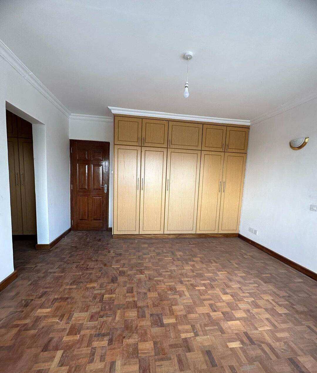4-Ensuite Townhouse on 1/8 Acre with DSQ – Karen