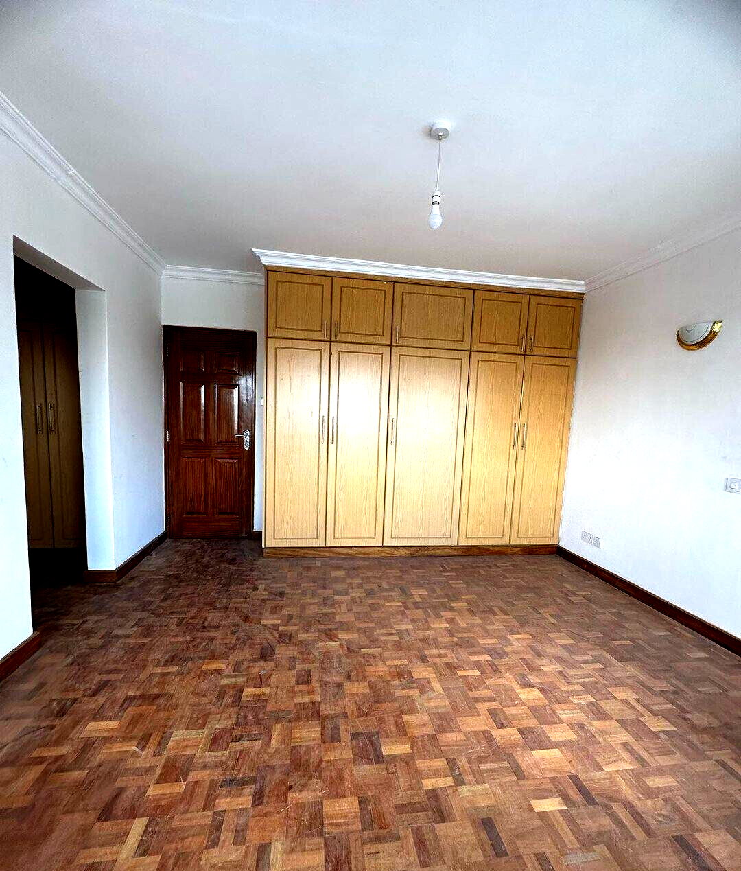 4-Ensuite Townhouse on 1/8 Acre with DSQ – Karen
