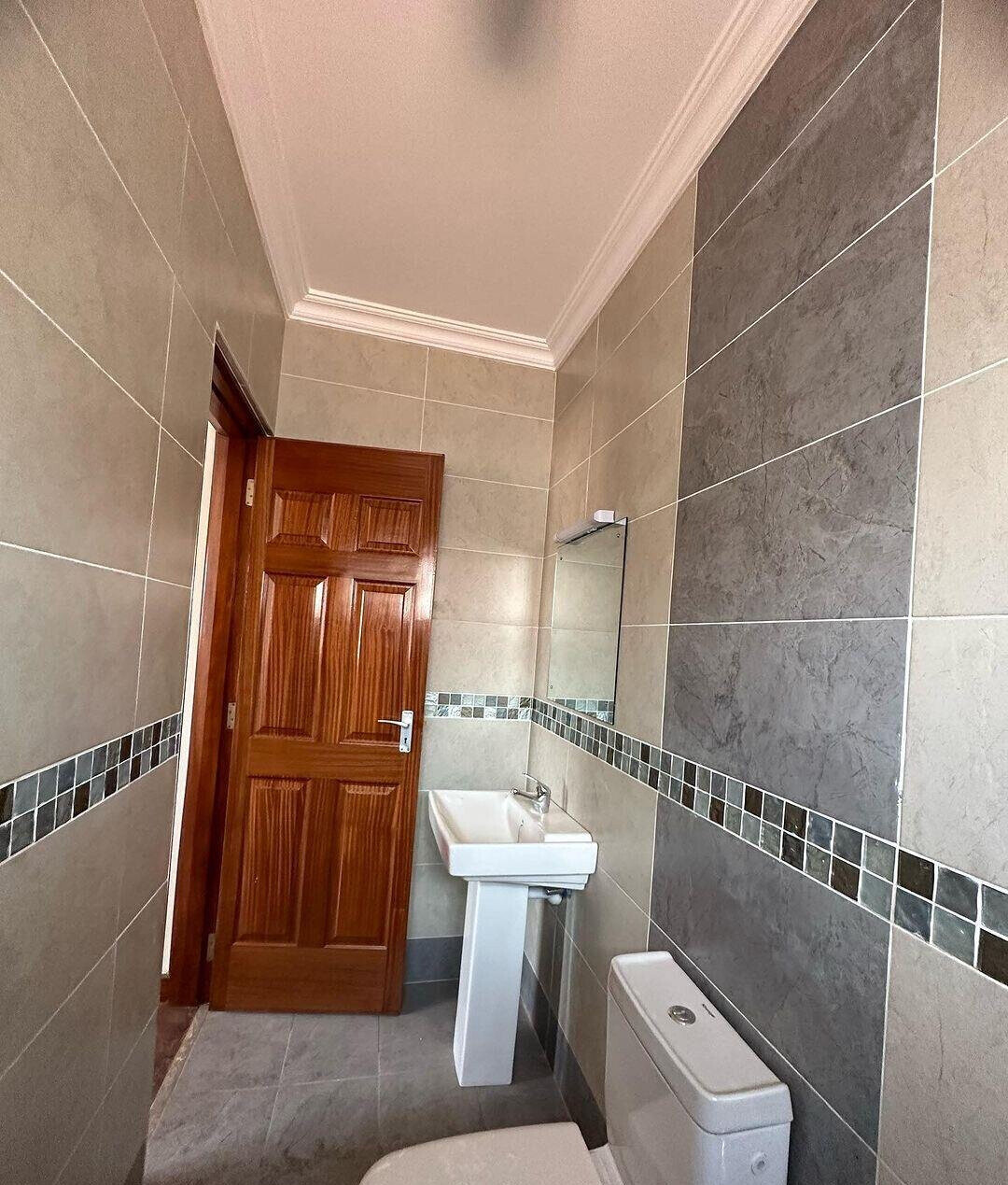 4-Ensuite Townhouse on 1/8 Acre with DSQ – Karen