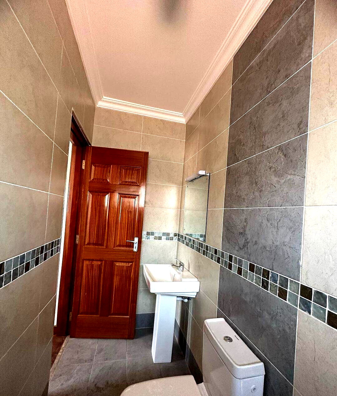 4-Ensuite Townhouse on 1/8 Acre with DSQ – Karen