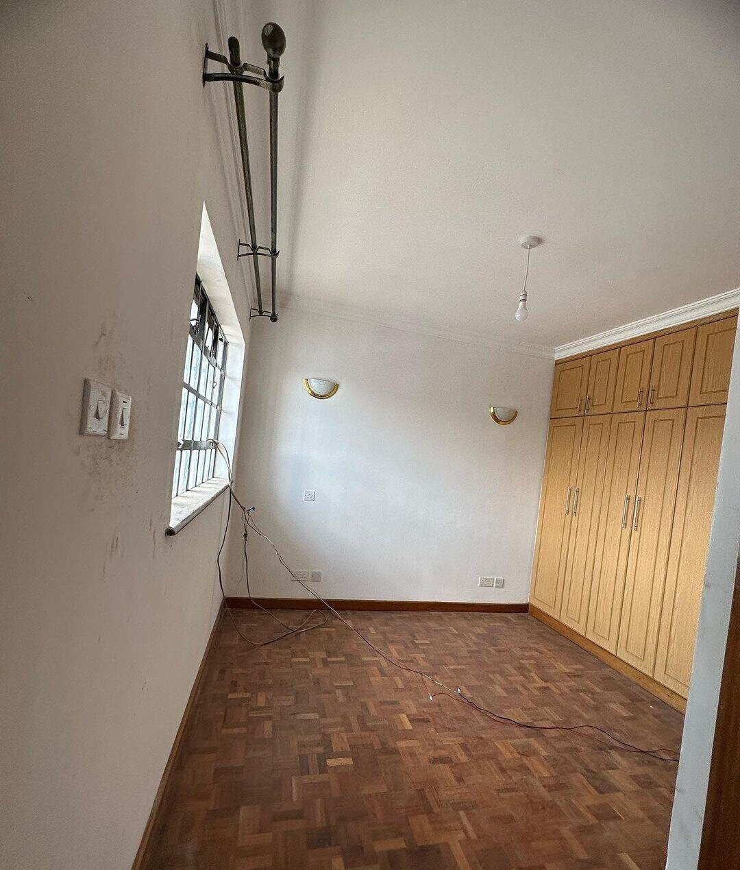 4-Ensuite Townhouse on 1/8 Acre with DSQ – Karen
