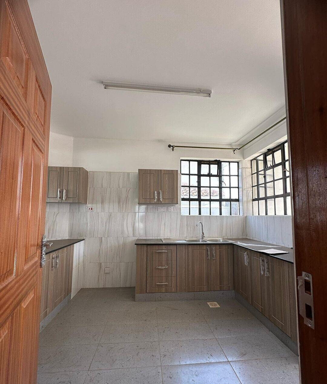 4-Ensuite Townhouse on 1/8 Acre with DSQ – Karen