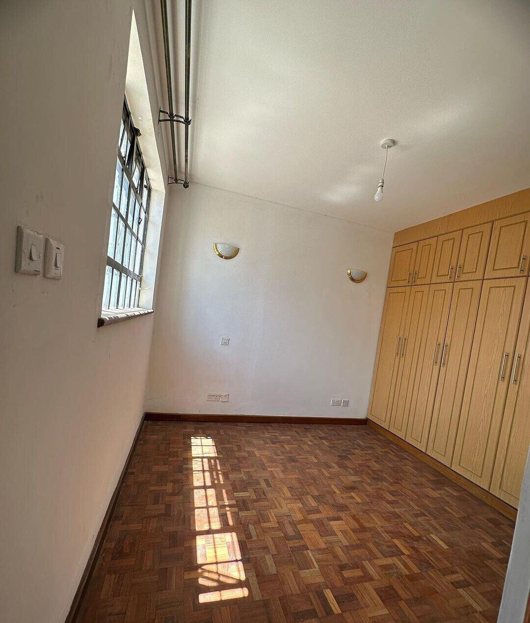 4-Ensuite Townhouse on 1/8 Acre with DSQ – Karen