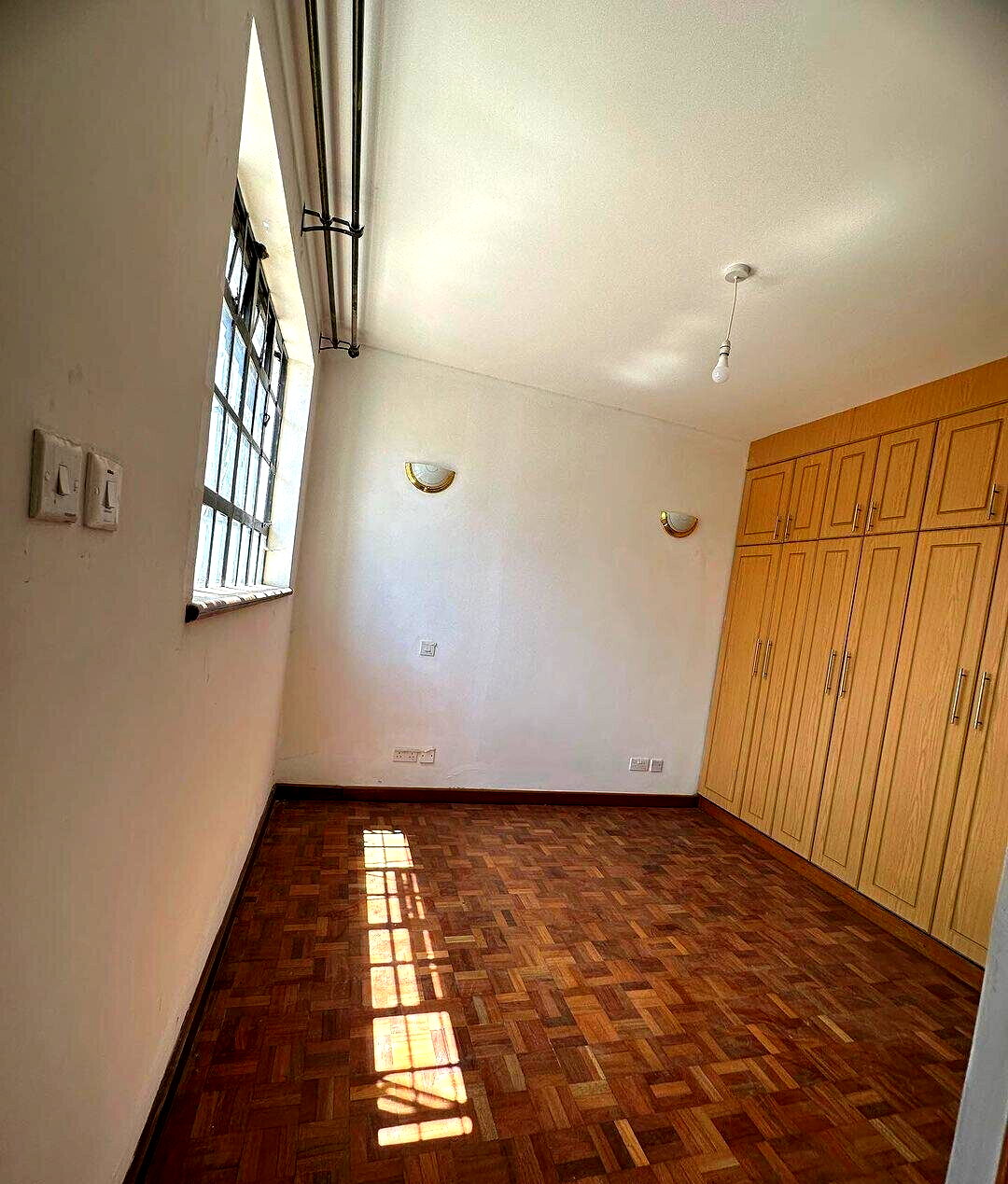 4-Ensuite Townhouse on 1/8 Acre with DSQ – Karen