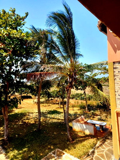 4bdrm Mansion in Kikambala for sale - Image 4