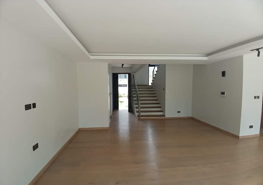 4BR Townhouse with Sunken Lounge & Private Terrace - Lavington