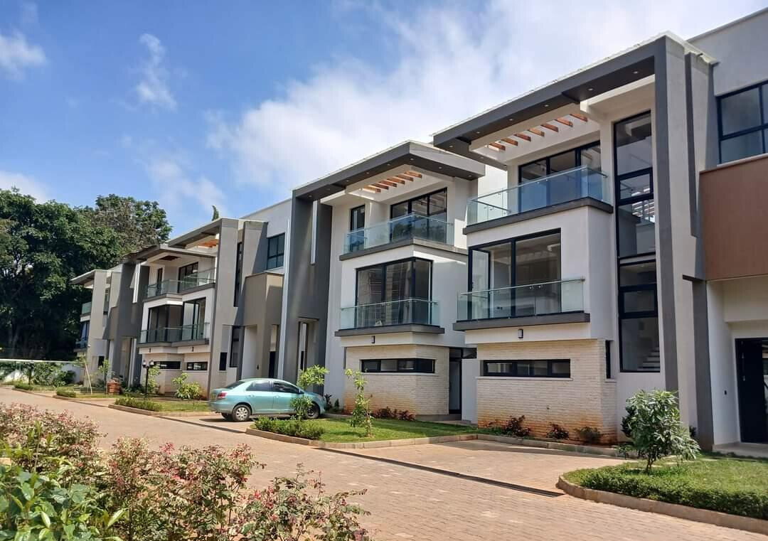 4BR Townhouse with Sunken Lounge & Private Terrace - Lavington