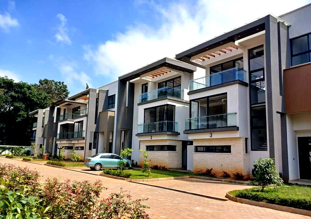 4BR Townhouse with Sunken Lounge & Private Terrace - Lavington