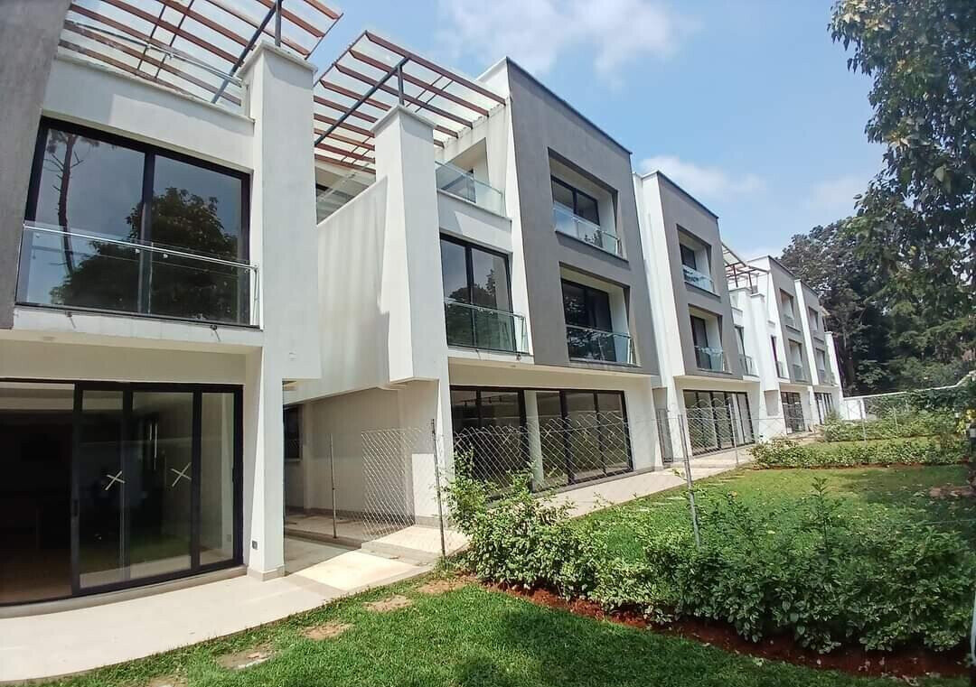 4BR Townhouse with Sunken Lounge & Private Terrace - Lavington