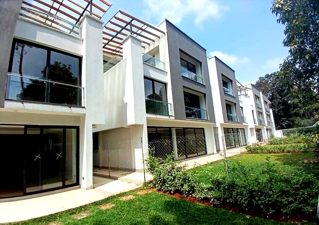 4BR Townhouse with Sunken Lounge & Private Terrace - Lavington