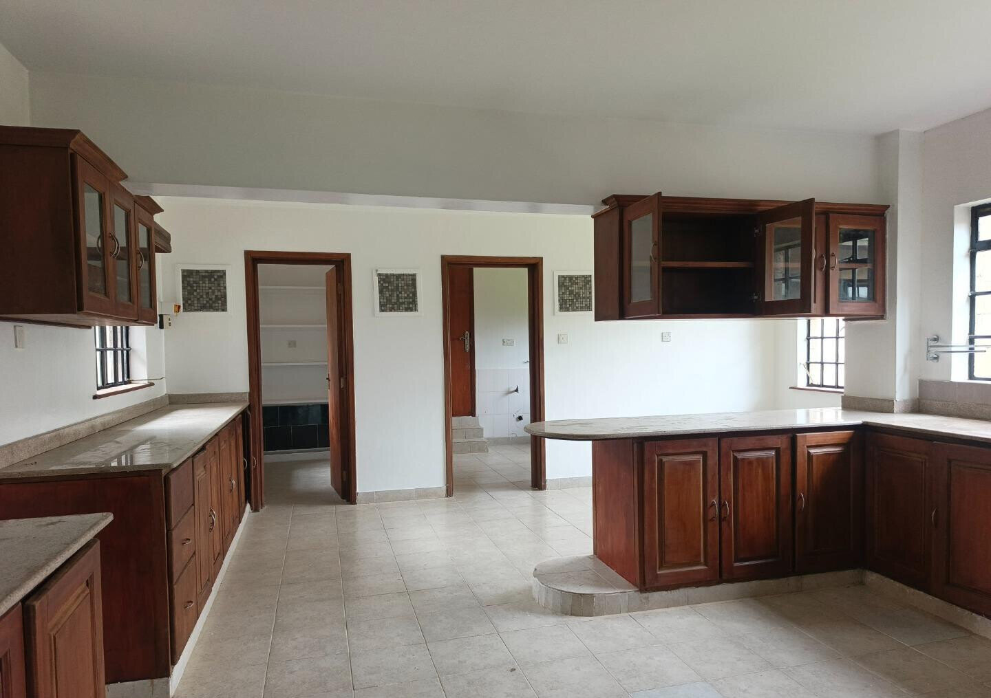 5BR All-Ensuite Townhouse with Private Garden - Runda