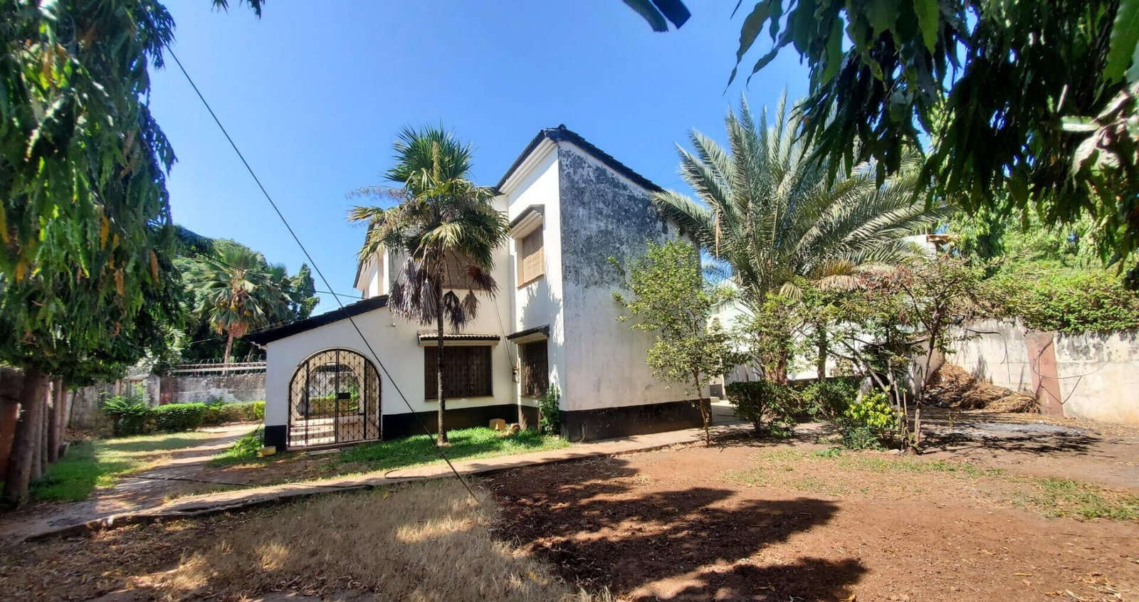 1/8-Acre 4BR Townhouse with Leasehold Title - Nyali